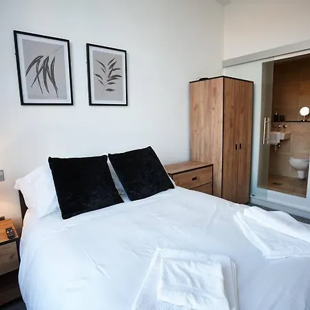 The Opal Suite Manchester Buitenkant foto
